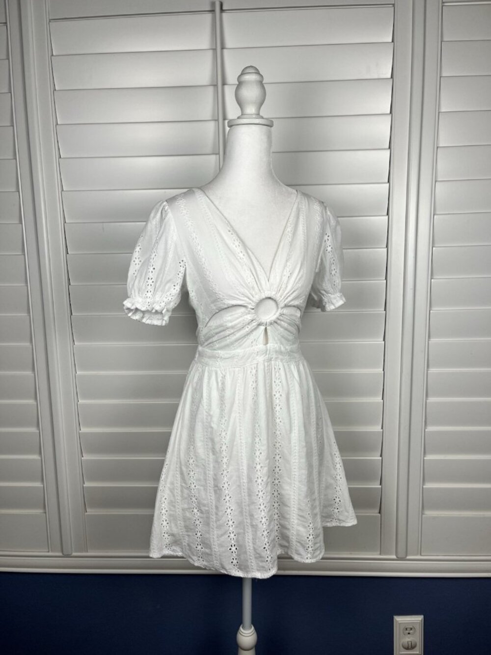 A. Peach Women’s Size Small White Eyelet Cutout Ring Mini Dress